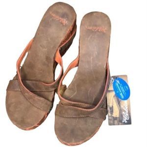 Cobian USA Chocolate Erykah Wedges (8) 3.5” Brown Heel NWT